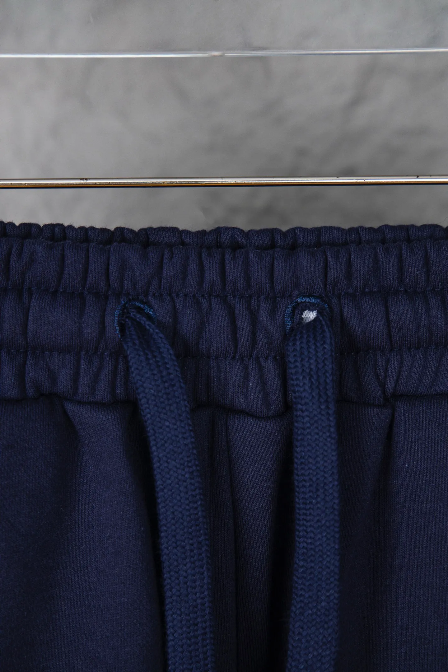P130 Ralph Lauren Basic pony embroidered logo sweatpants and shorts for men and women. Customized drawstring. Hand-cranked eyelets. Pure cotton fabric. Easier to wear, more comfortable and less bulky than ordinary fabrics. Customized fabric. Classic pony embroidered logo. Complete accessories. Basic and versatile style. Easy to control. Randomly matched. Full sense of design. Color: white, black, navy blue, gray. Size: S-XL.